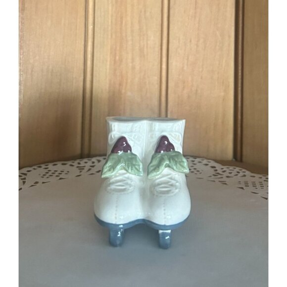 Vintage Ceramic Ice Skate Match Holder / Toothpick Holder Christmas Holly - Picture 1 of 7